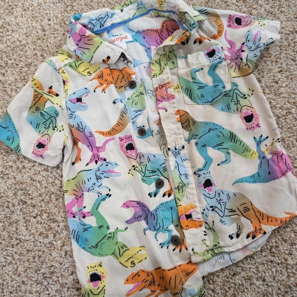 Cat & Jack colorful dino buttoned down short sleeve shirt (3T)